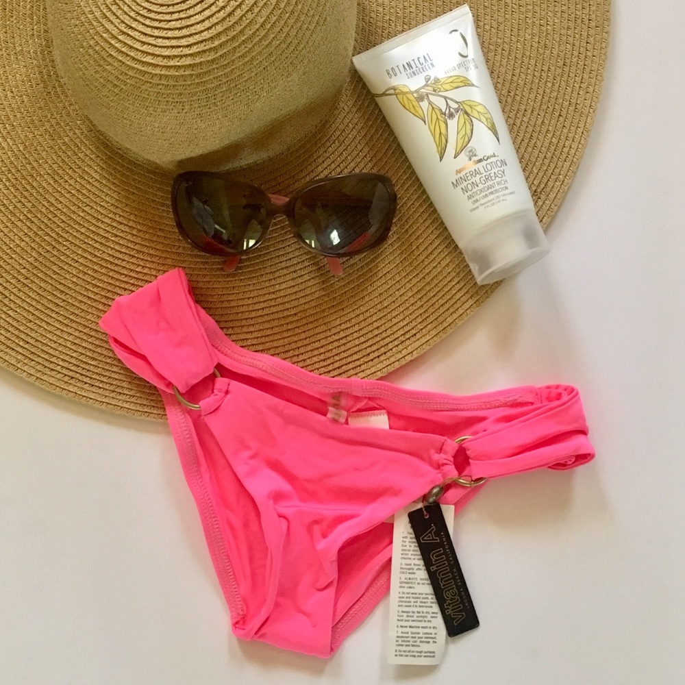 Vitamin A Cheeky bikini bottoms,sz xs, hot pink